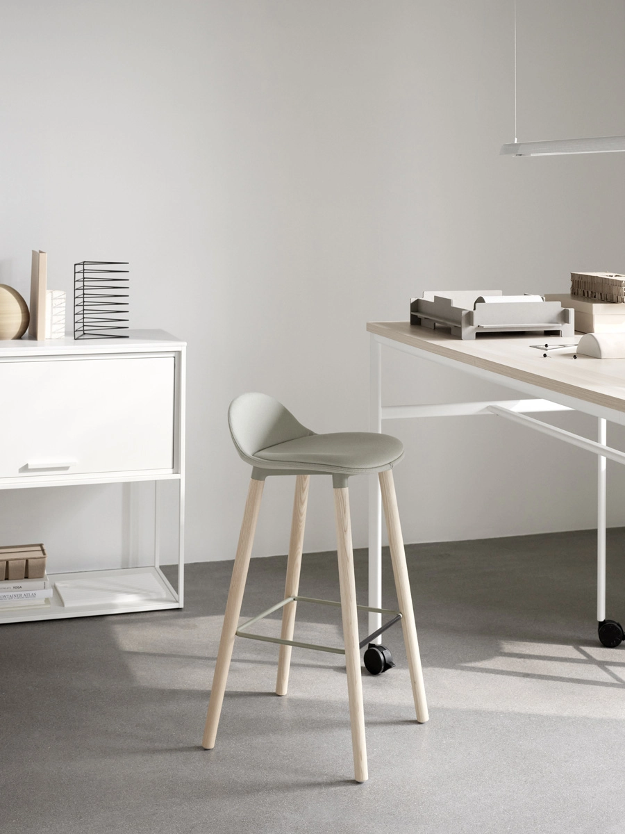 Kin_Counter Height Stools