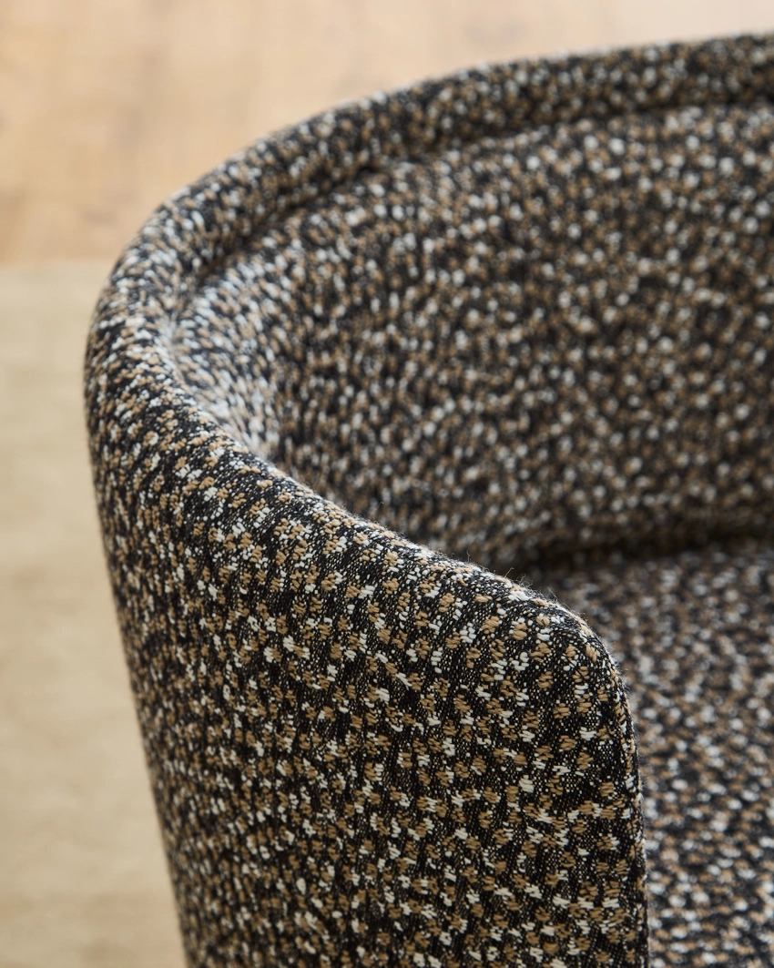 Clo_Family_Carousel_4